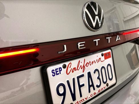 Used 2025 Volkswagen Jetta S image 10