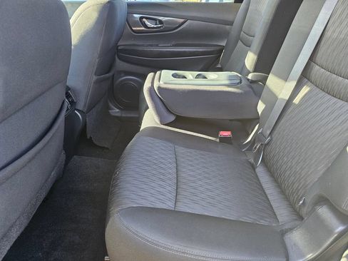 Used 2017 Nissan Rogue SV w/ SV Premium Package FWD image 17