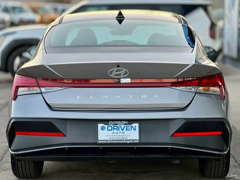 Used 2025 Hyundai Elantra SEL image 37