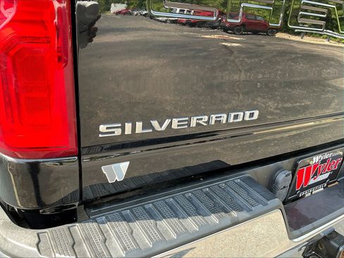 Used 2021 Chevrolet Silverado 2500 LTZ AWD/4WD image 24