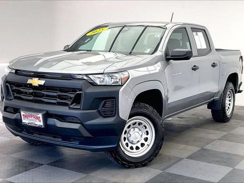 Used 2025 Chevrolet Colorado W/T AWD/4WD image 12