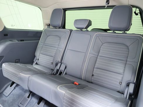 Used 2021 Lincoln Navigator Black Label w/ Cargo Convenience Package AWD/4WD image 4