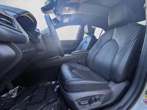 Used 2018 Toyota Camry XSE image 16