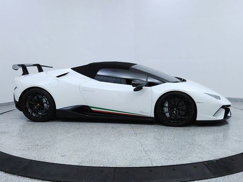 Used 2019 Lamborghini Huracan Performante AWD/4WD image 6