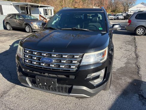 Used 2017 Ford Explorer Limited image 2