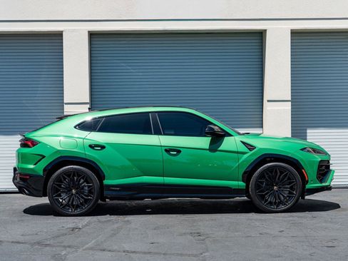 Used 2025 Lamborghini Urus SE AWD/4WD image 6