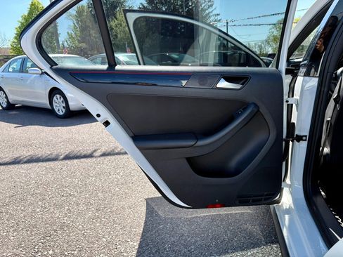 Used 2015 Volkswagen Jetta GLI SEL FWD image 12