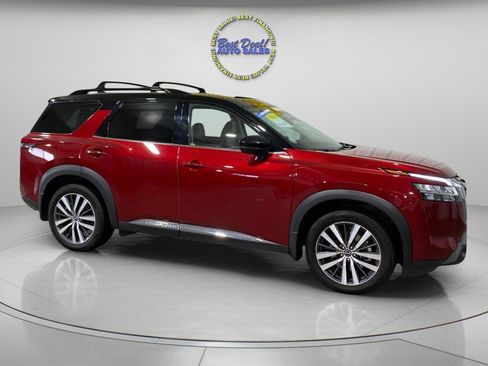 Used 2022 Nissan Pathfinder Platinum w/ Cargo Package AWD/4WD image 8