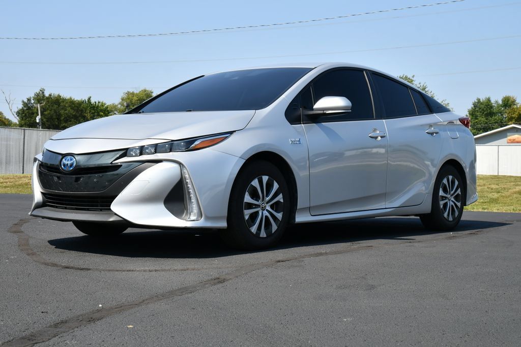Used 2021 Toyota Prius Prime XLE FWD image 3