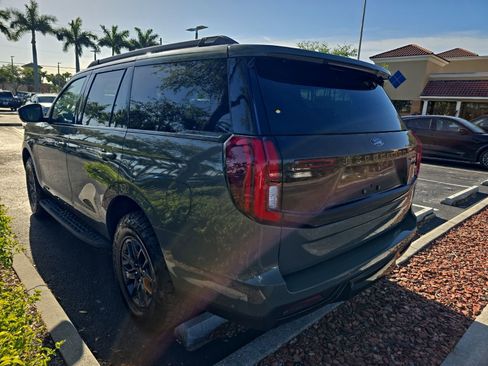 Used 2025 Ford Expedition Tremor image 4
