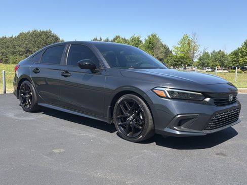 Used 2023 Honda Civic Sport image 2