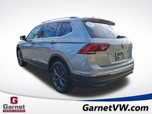 Certified 2022 Volkswagen Tiguan SE image 4