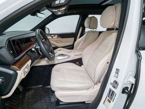 Used 2025 Mercedes-Benz GLS 450 4MATIC image 16