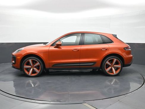 Certified 2023 Porsche Macan AWD/4WD image 2