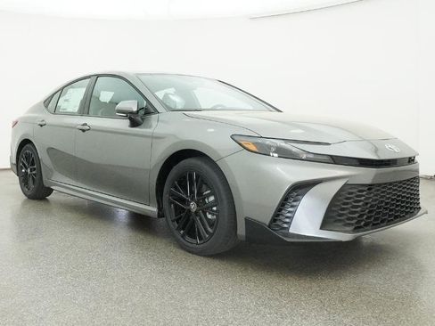 New 2026 Toyota Camry SE image 9