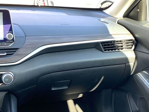 Used 2025 Nissan Altima 2.5 SV image 36