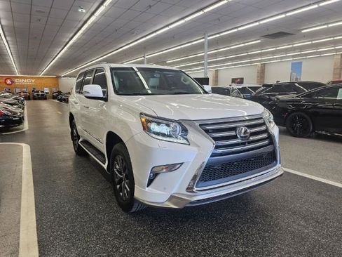 Used 2019 Lexus GX 460 Luxury image 3