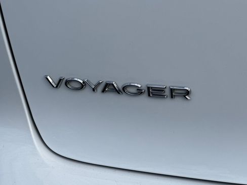 Used 2024 Chrysler Voyager LX image 33
