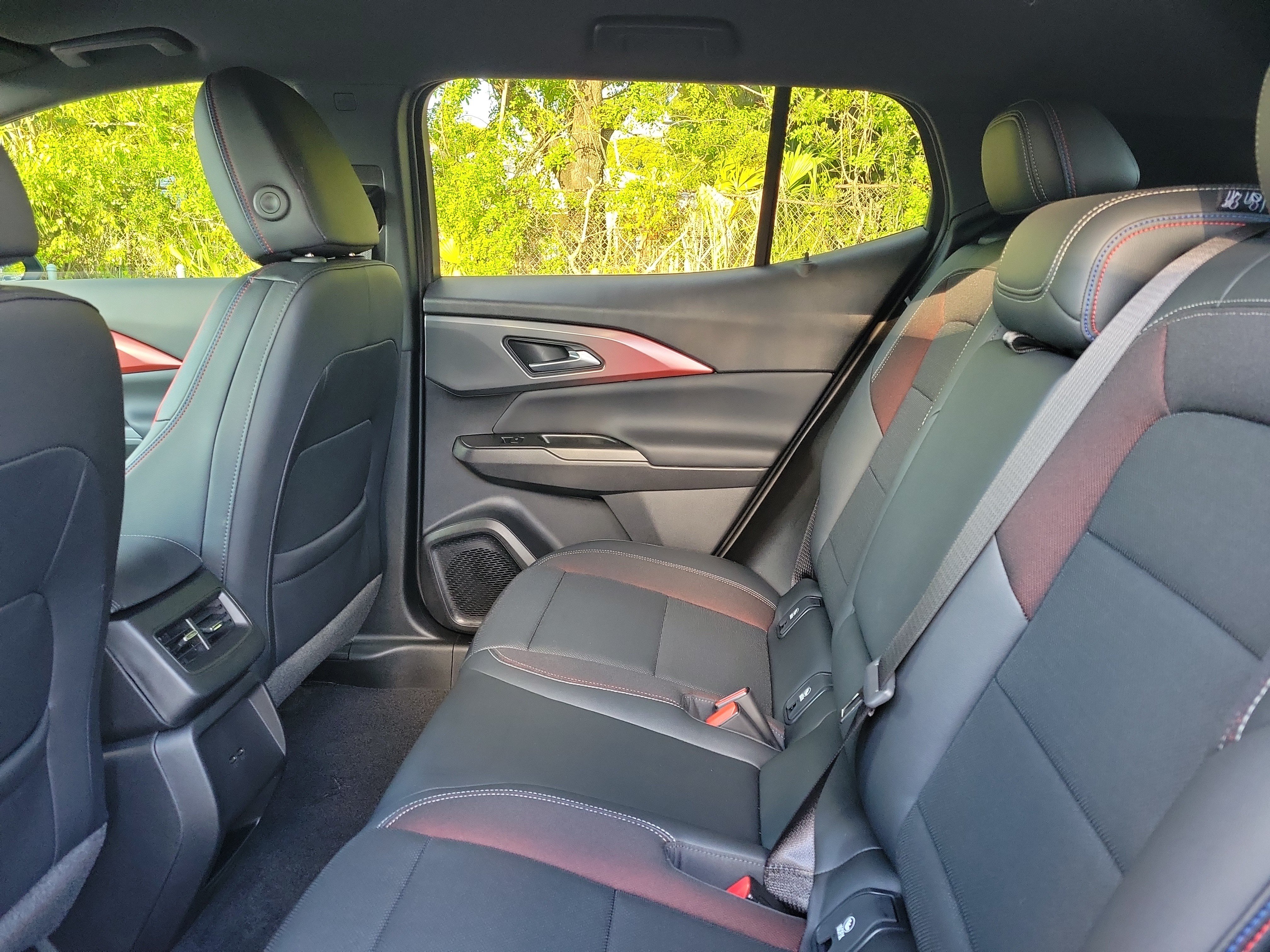 Used 2024 Chevrolet Equinox EV RS FWD image 15