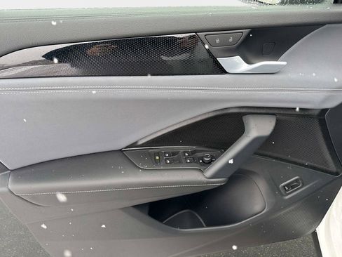 New 2026 Volkswagen Tiguan SE image 18