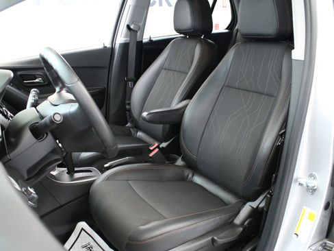 Used 2022 Chevrolet Trax LT AWD/4WD image 23