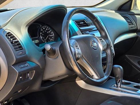 Used 2015 Nissan Altima 2.5 SV w/ Convenience Package image 9