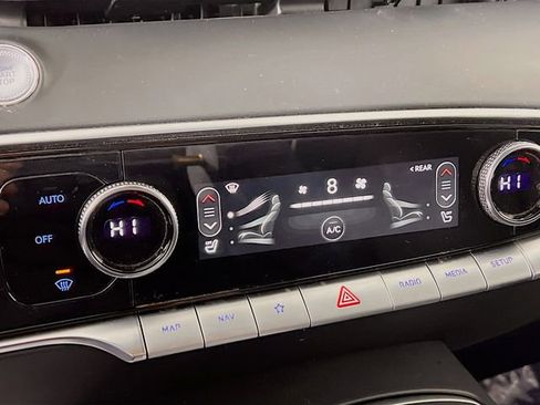 Used 2022 Genesis GV70 2.5T image 15