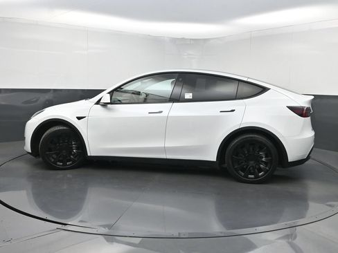 Used 2023 Tesla Model Y Long Range AWD/4WD image 40