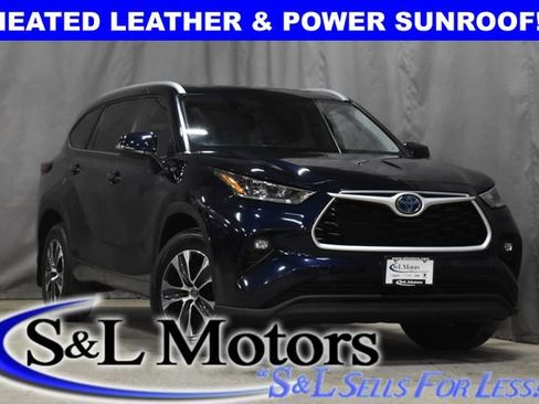 Used 2024 Toyota Highlander XLE image 1