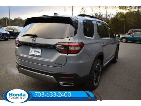 New 2026 Honda Pilot Touring image 7