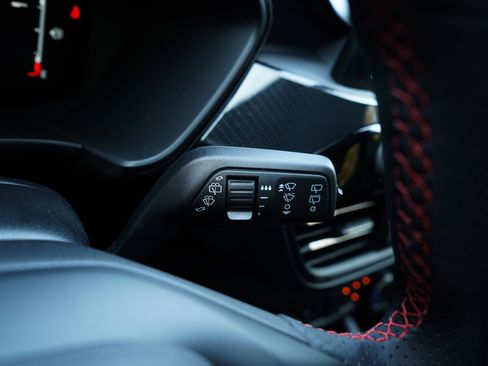 Used 2025 Ford Escape ST-Line image 24