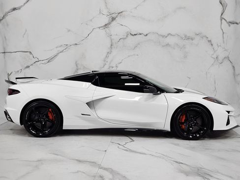 Used 2025 Chevrolet Corvette E-Ray AWD/4WD image 11