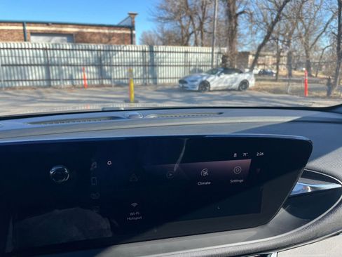 Used 2025 Buick Envista Sport Touring image 18