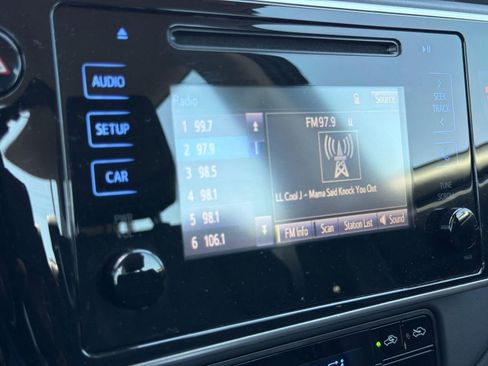 Used 2018 Toyota Corolla SE FWD image 21