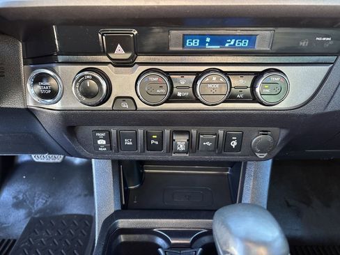 Used 2021 Toyota Tacoma TRD Off-Road w/ Technology Package image 21