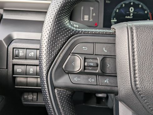 Certified 2025 Toyota Tacoma SR AWD/4WD image 31