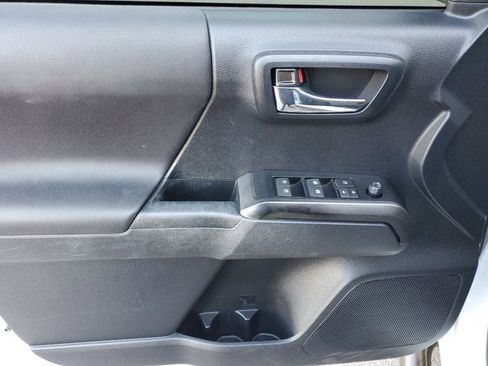 Used 2020 Toyota Tacoma TRD Sport image 18