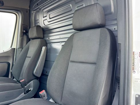 Used 2024 Mercedes-Benz Sprinter 2500 w/ Acoustic Package image 27