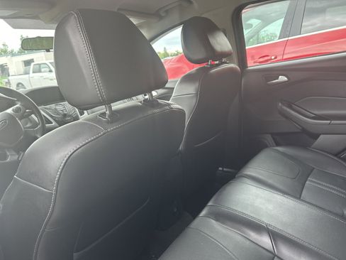 Used 2014 Ford Focus SE w/ Equipment Group 201A FWD image 12