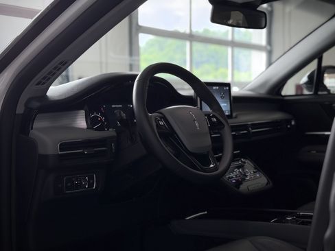 Used 2022 Lincoln Corsair FWD image 9