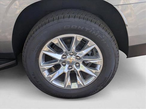 New 2025 Chevrolet Suburban Premier image 18