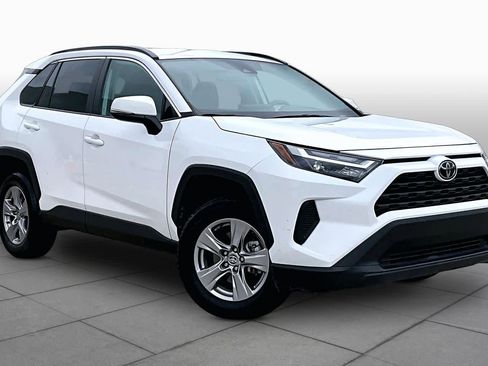 Used 2025 Toyota RAV4 XLE FWD image 3