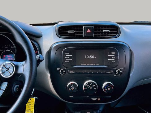 Used 2017 Kia Soul FWD image 7
