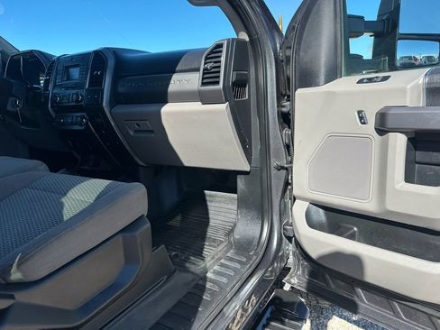 Used 2018 Ford F250 XLT w/ XLT Value Package AWD/4WD image 16