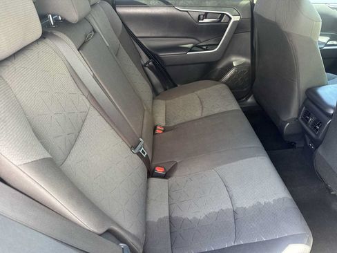 Used 2022 Toyota RAV4 XLE FWD image 16