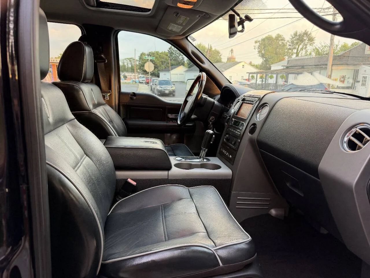 Used 2008 Lincoln Mark LT 4x4 image 35