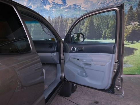 Used 2011 Toyota Tacoma PreRunner w/ SR5 Pkg #2 image 23