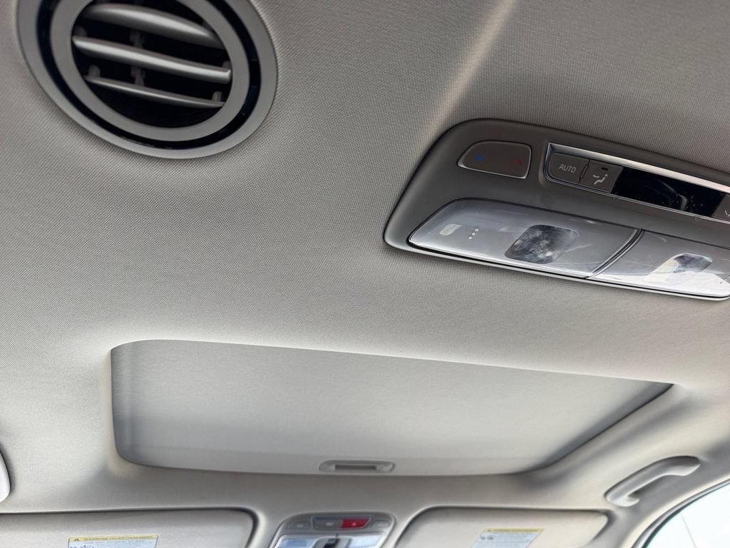 Used 2024 Kia Telluride S w/ S Sunroof Package FWD image 18