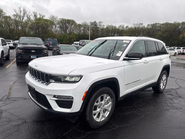 Used 2024 Jeep Grand Cherokee Limited w/ Trailer Tow Package AWD/4WD image 3