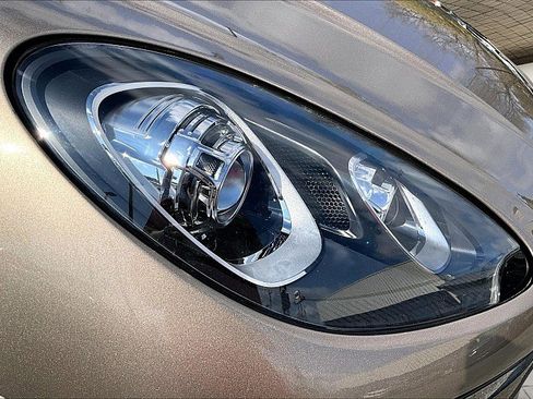 Used 2017 Porsche Macan image 28